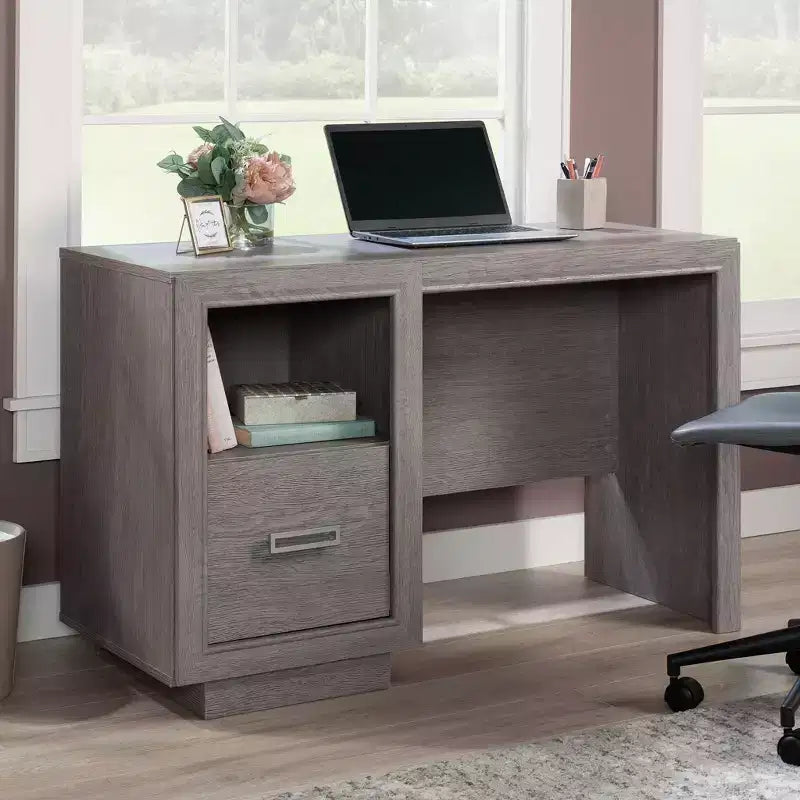 Scrivania da ufficio con cassetto portadocumenti, ripiano aperto e gestione cavi, finitura rovere cenere, 119 cm